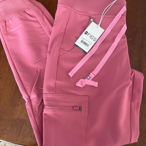 FIGS QUARTZ JOGGER XS 2021 release - Picture 2 of 4